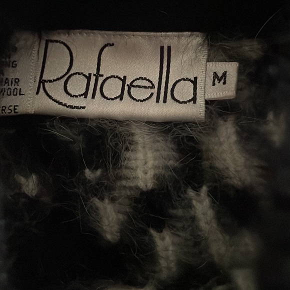 Gorgeous Rafaella Winter Sweater - Picture 3 of 8